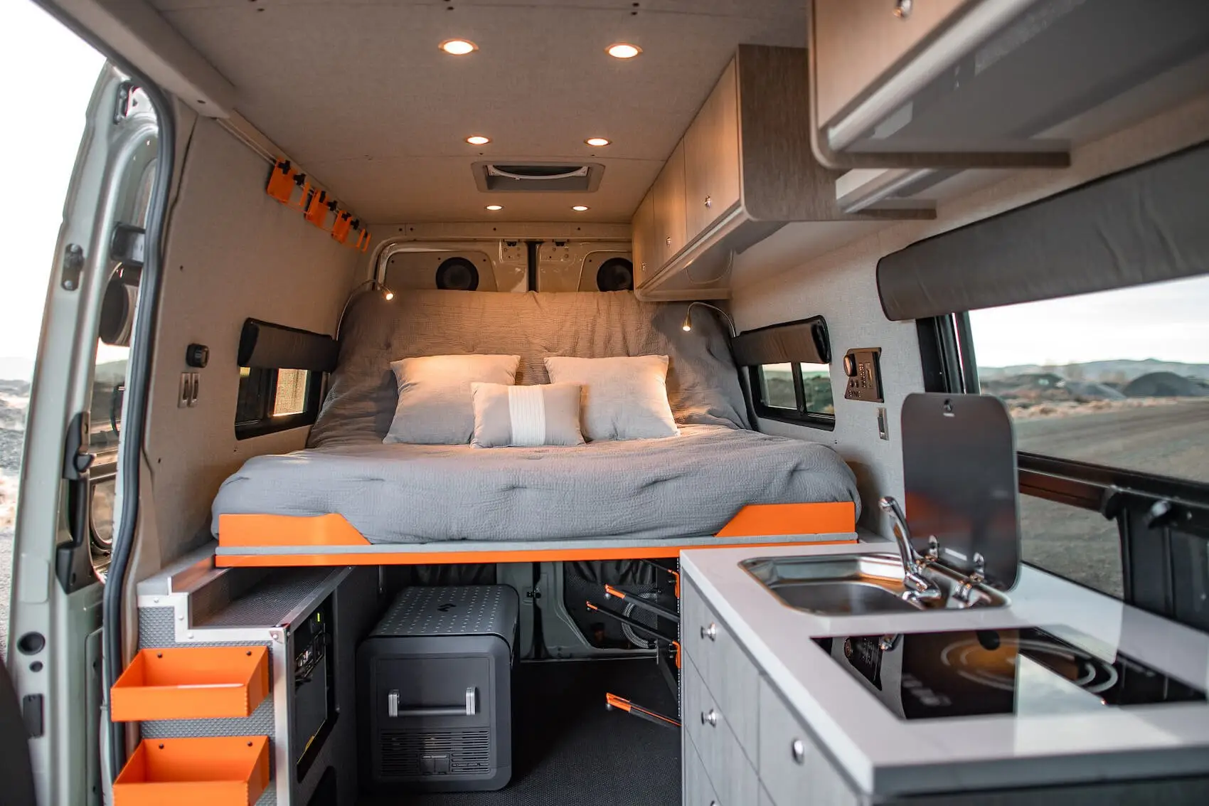 Advantages of Efficient Van Space Customization for Online Community Leaders